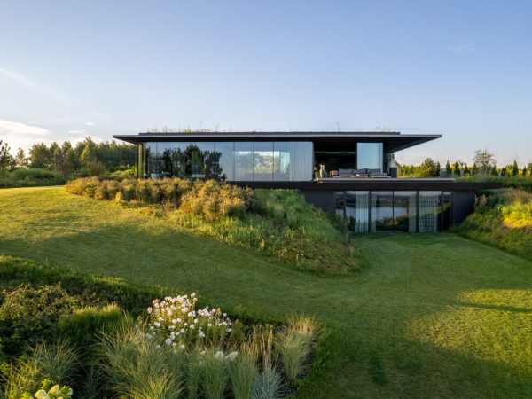 Love Nature and Modern Design? Draw Inspiration from This Polish Slope House